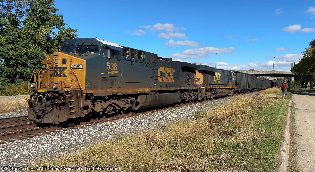 CSX 538 heads Wednesday's B157.